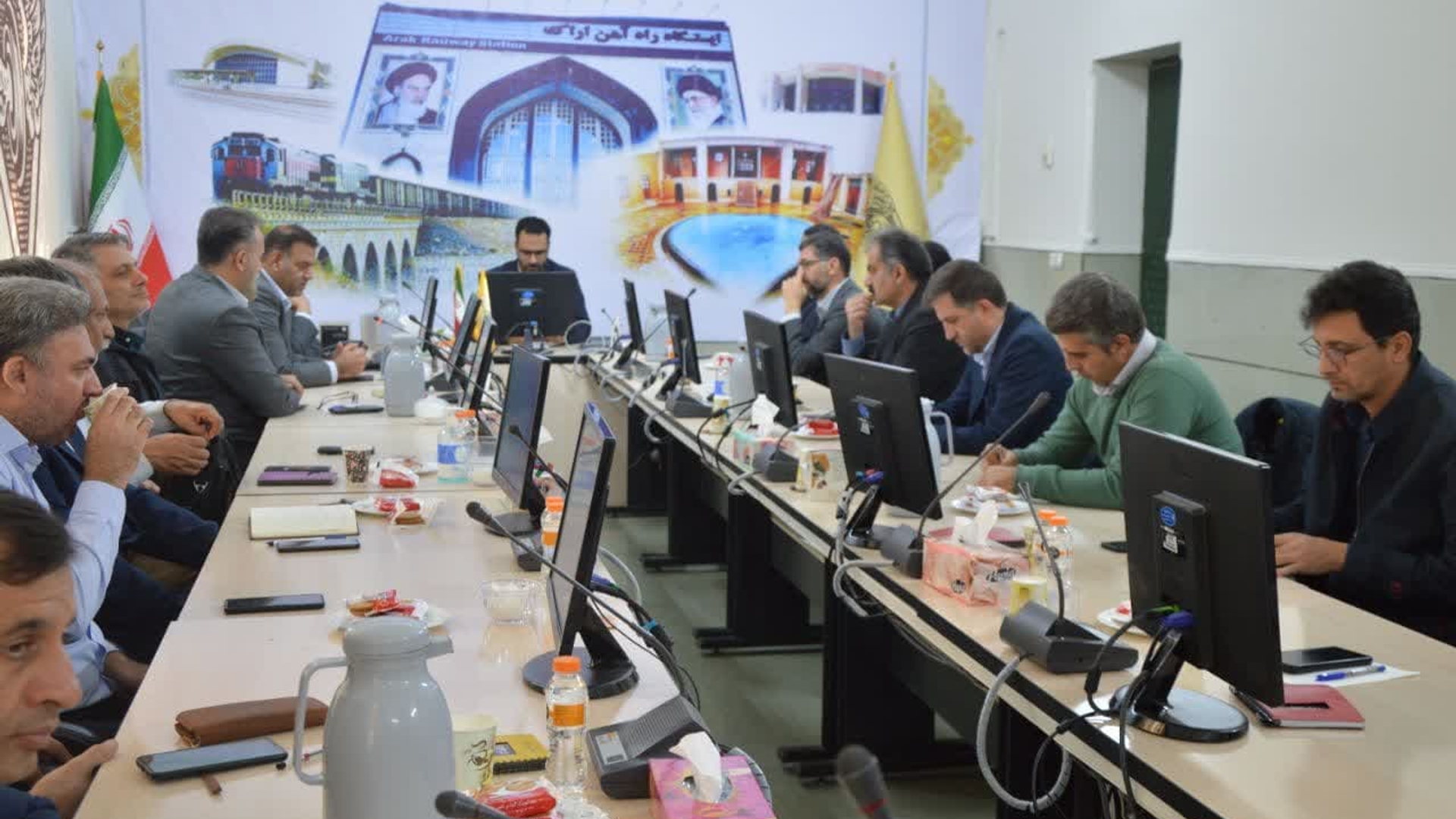 برگزاری نشست تخصصی پدافند غیرعامل در اداره کل راه آهن استان.