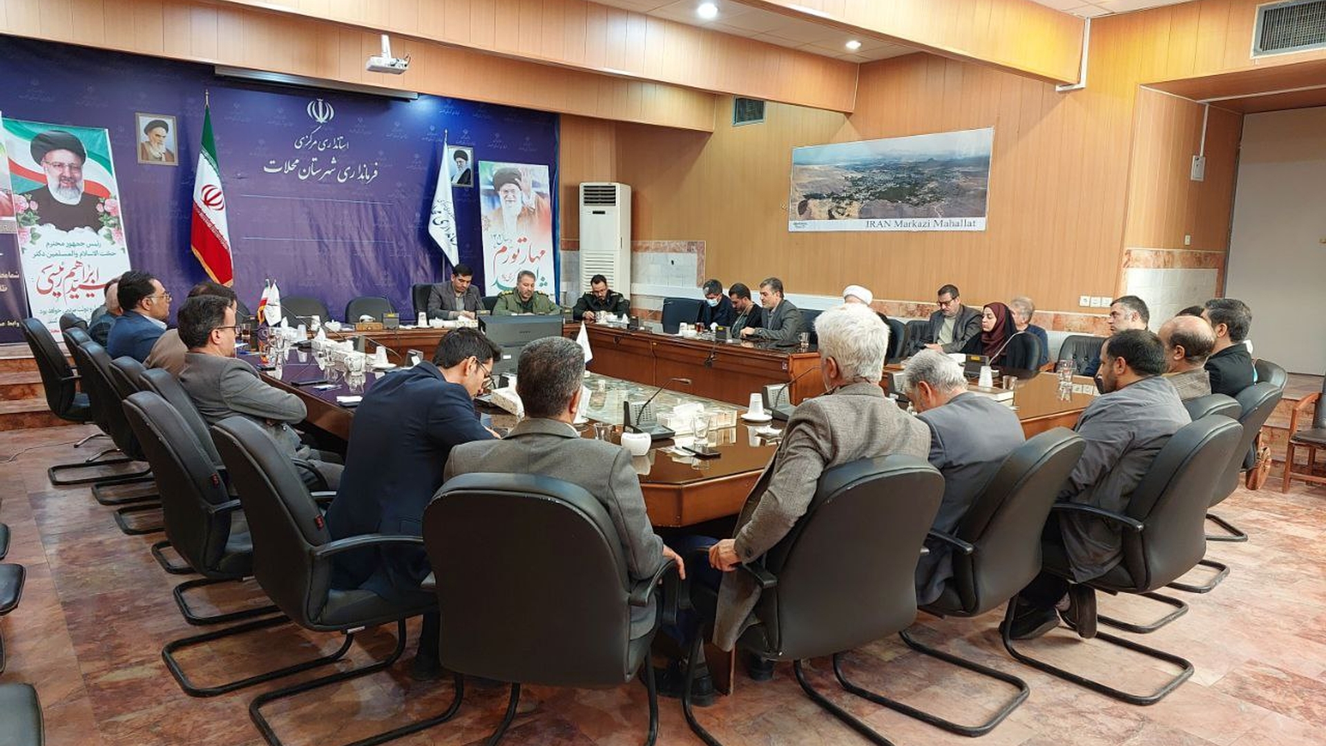 جلسه ستاد هماهنگی استقبال ، تشییع و بدرقه پنج شهید گمنام در فرمانداری شهرستان محلات برگزار شد.