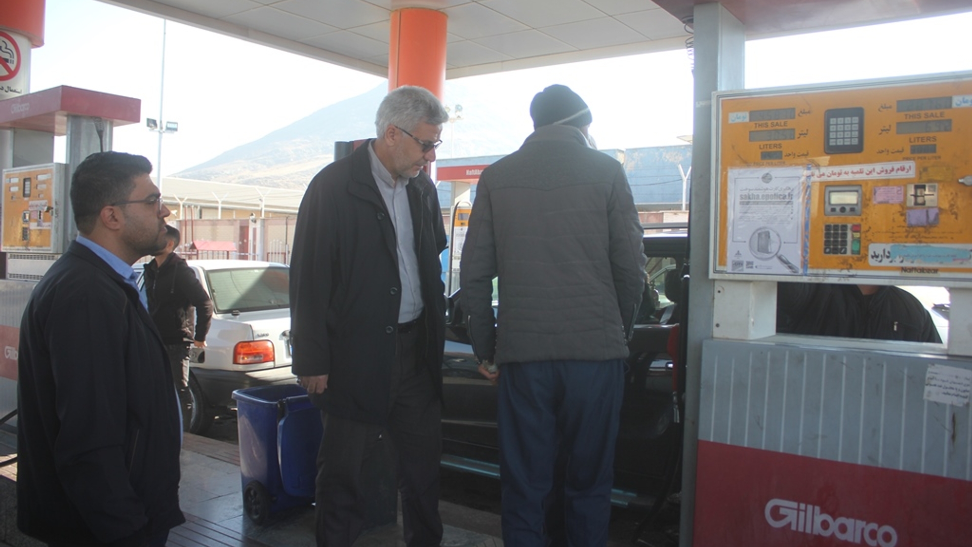 فرماندار از تعدادی از جایگاه های عرضه سوخت در شهرستان خمین بازدید کرد
