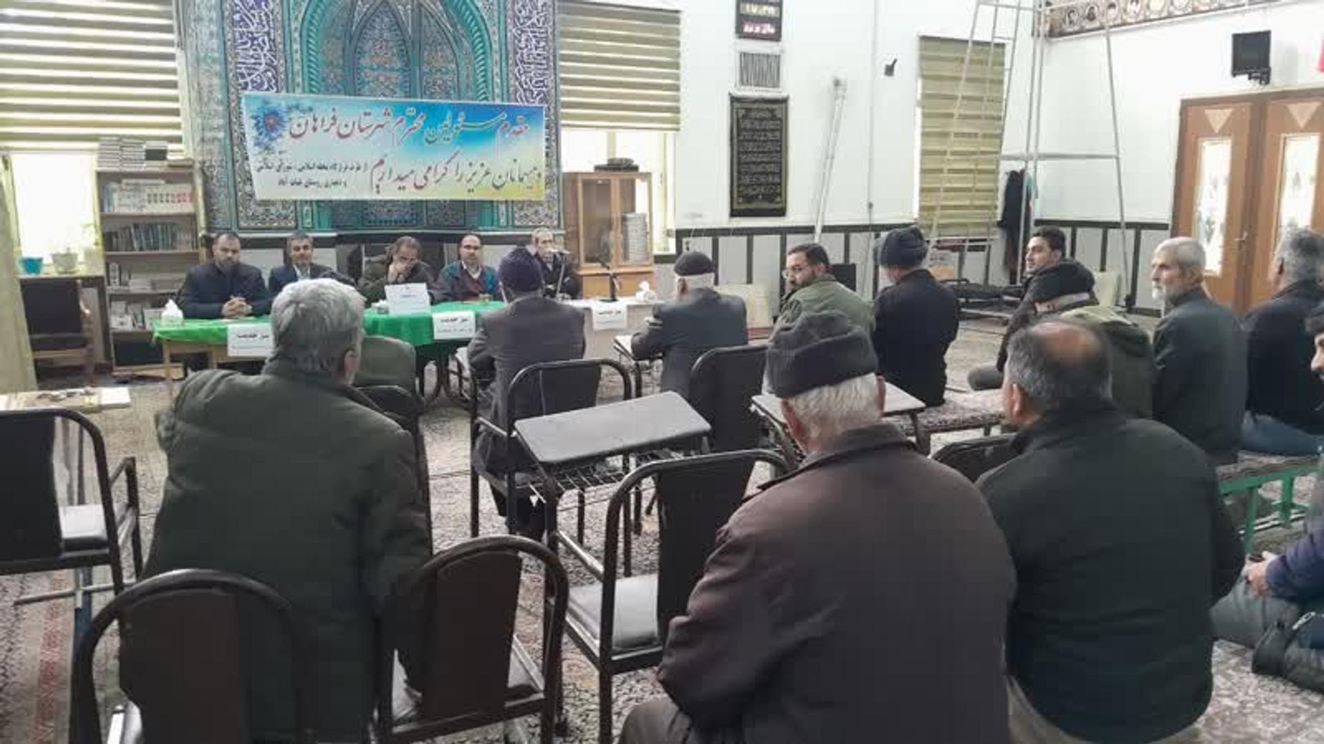 برگزاری میز خدمت توسط مسئولین شهرستان فراهان به مناسبت فرارسیدن دهه مبارک فجر