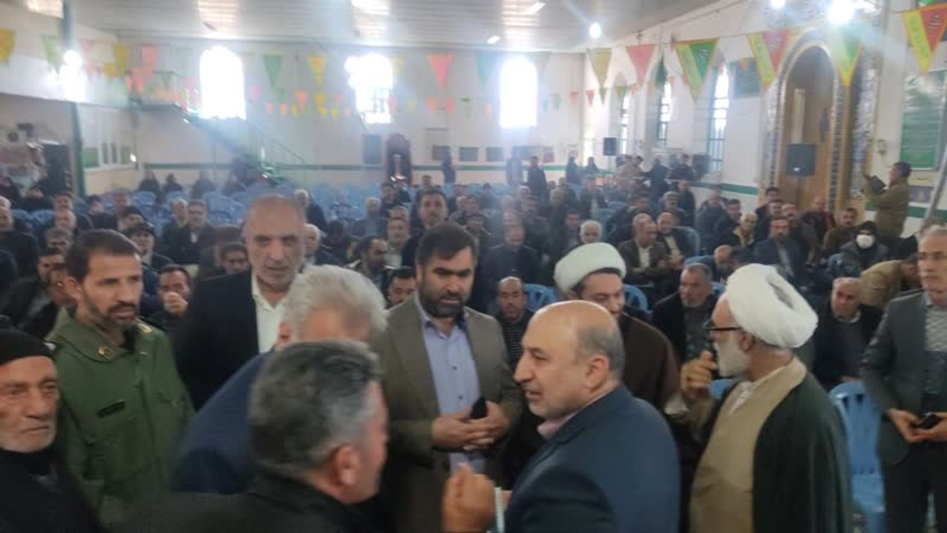 به مناسبت گرامیداشت دهه مبارک فجر همایش کشاورزان و دامداران بخش مرکزی شهرستان فراهان