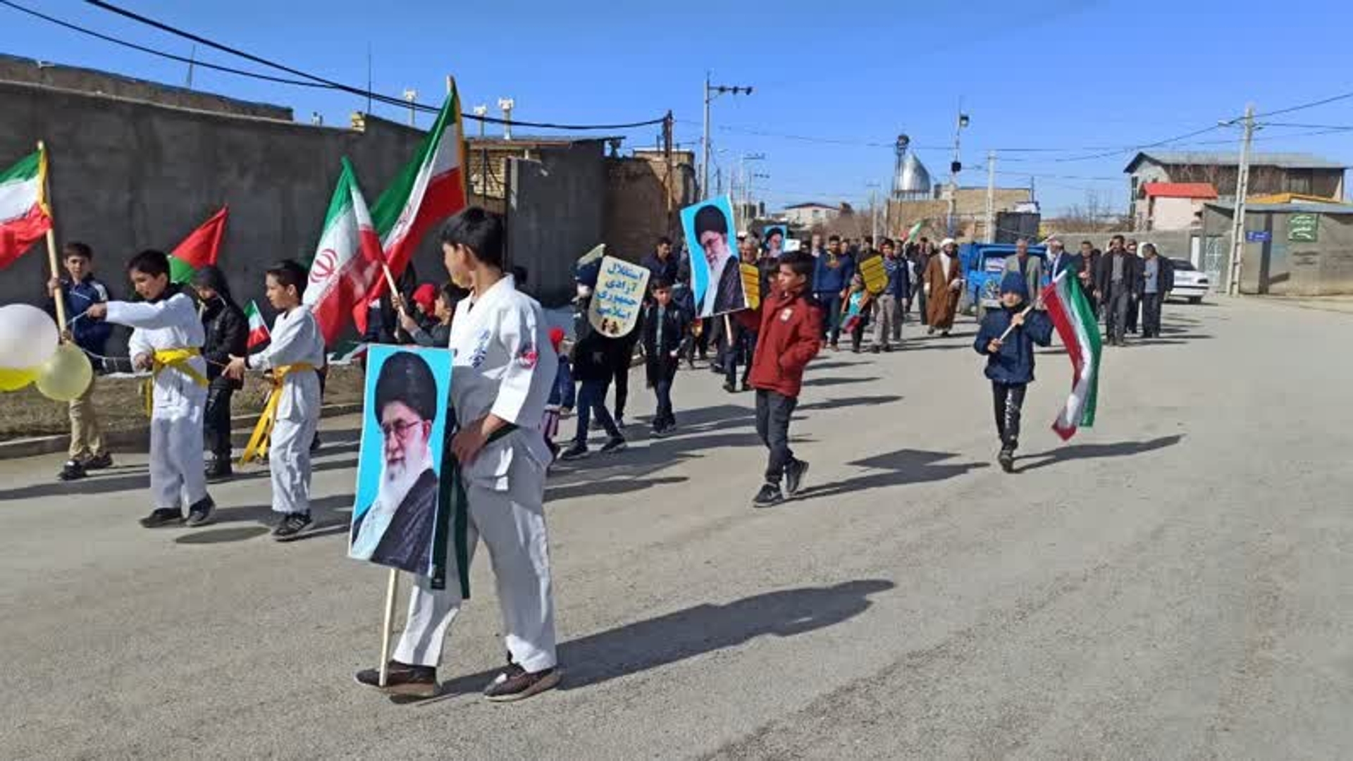 راهپیمایی یوم‌الله ۲۲ بهمن مردم انقلابی روستای سلیم آباد