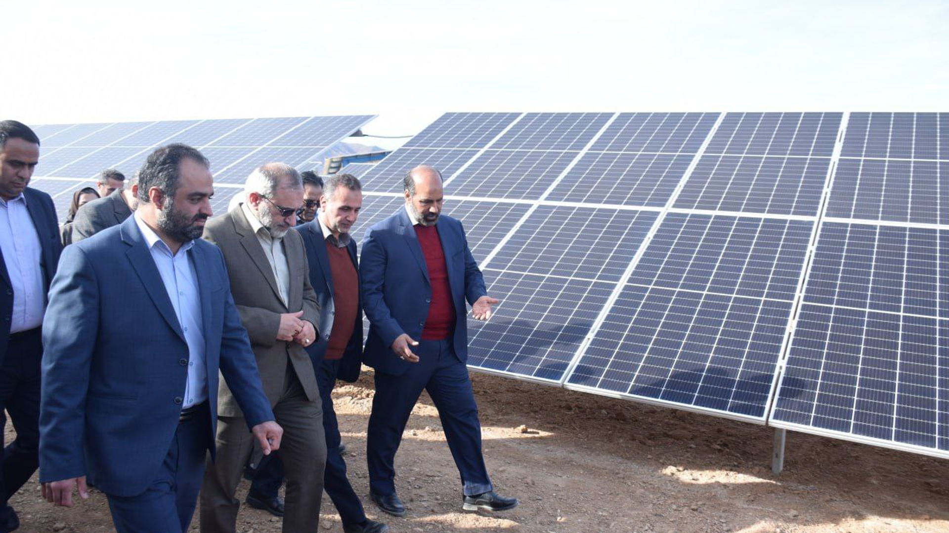 افتتاح نیروگاه خورشیدی