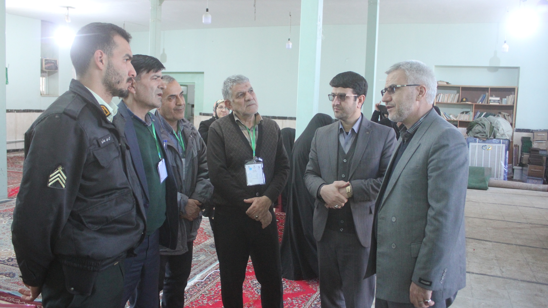 فرماندار و اعضای شورای تامین از تعدادی از شعب اخذ رای شهری و روستایی شهرستان خمین بازدید کردند