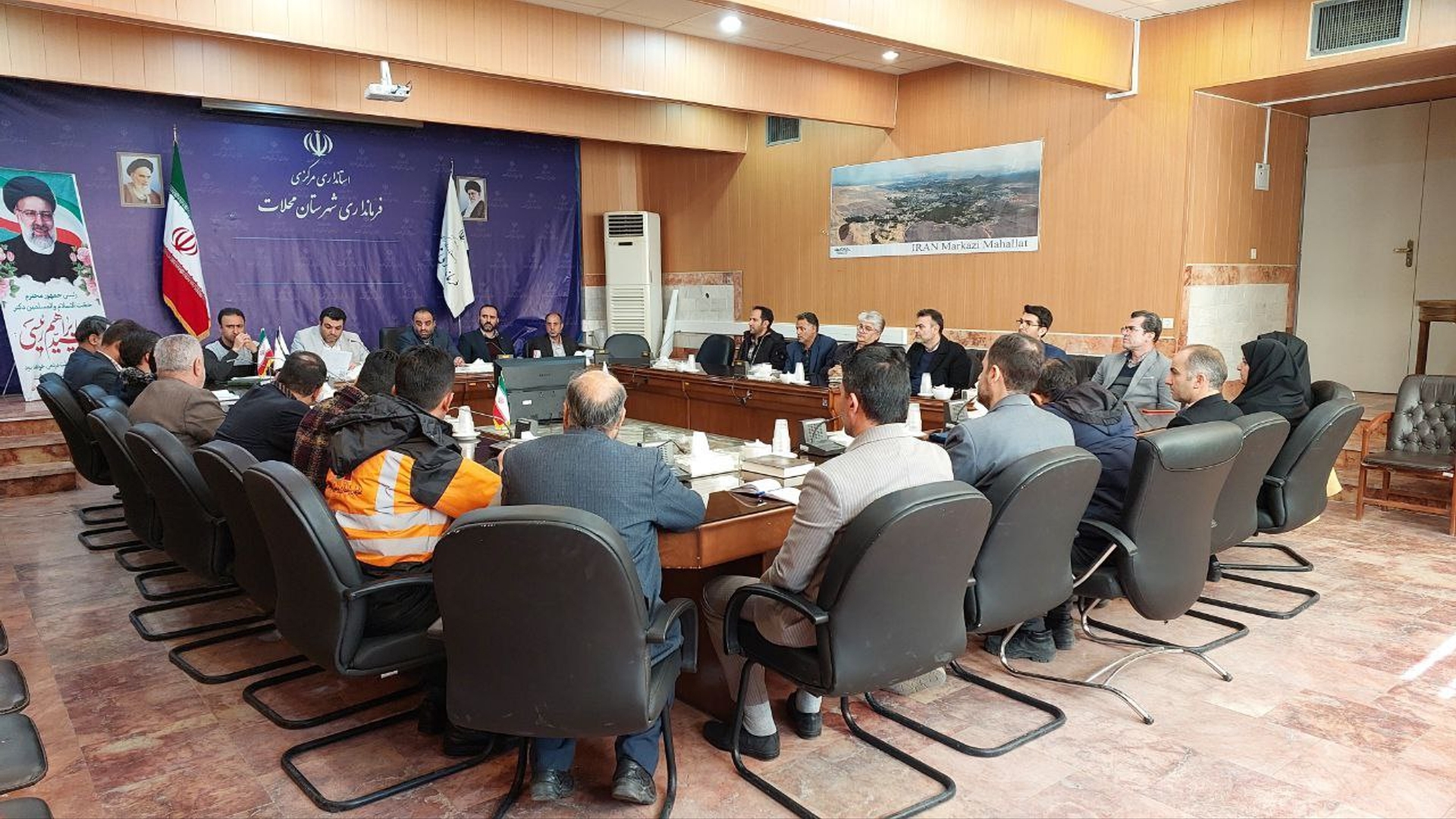 جلسه مشترک ستاد مدیریت بحران و شورای پدافند غیر عامل شهرستان محلات تشکیل شد.