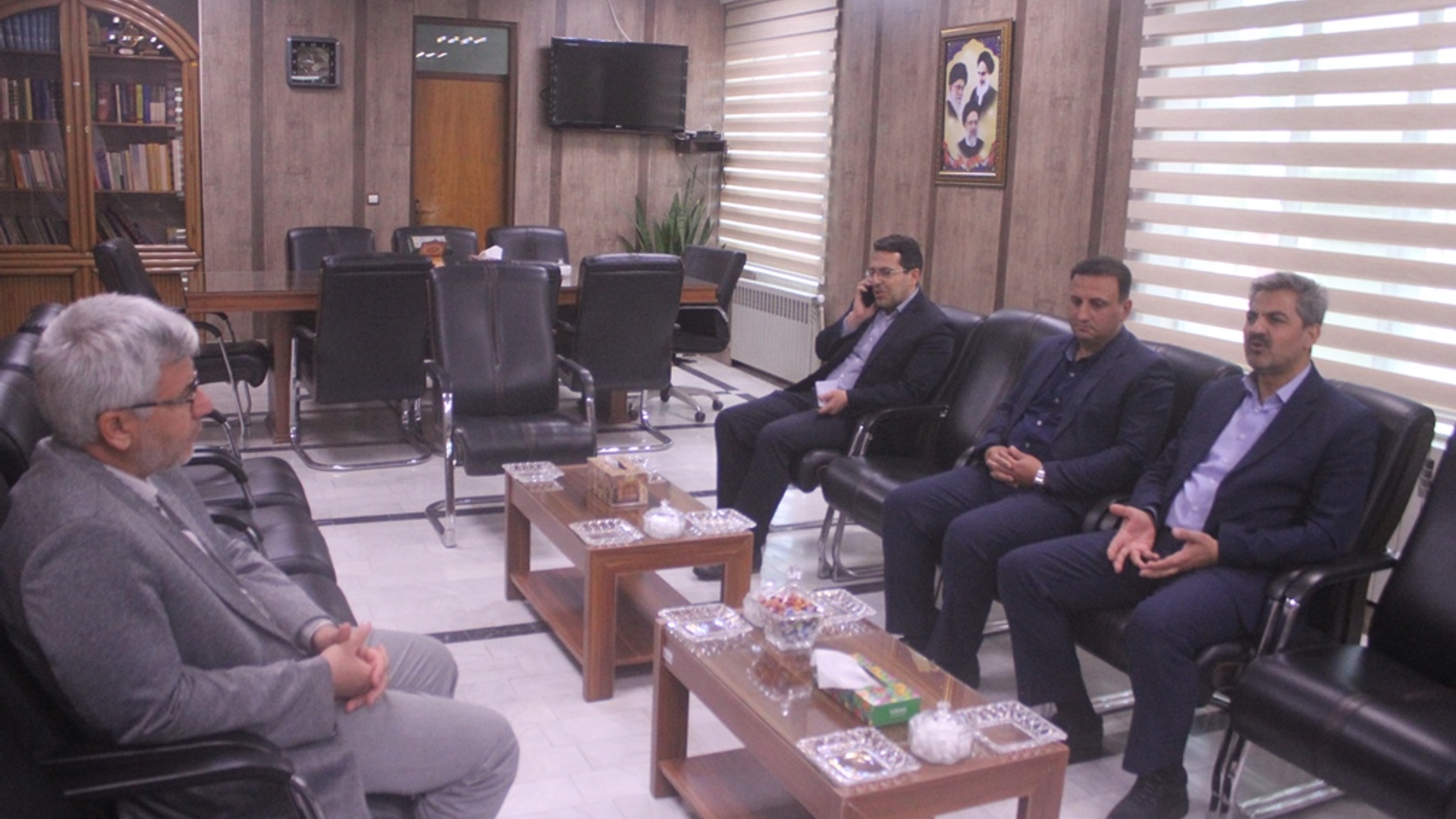 نشست فرماندار شهرستان خمین با مدیر عامل شرکت توزیع برق استان برگزار شد