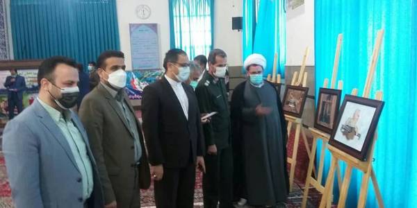 برپایی نمایشگاه آثار هنری هنرمندان شهرستان کمیجان در محل مصلی نماز جمعه