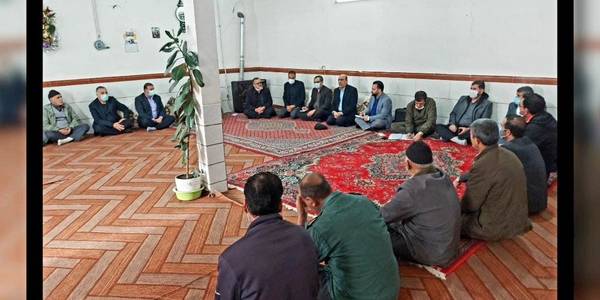 دیدار دکتر آصفری با دهیار ، اعضای شورا و تعدادی از ساکنین روستای چاپار شهرستان کمیجان
