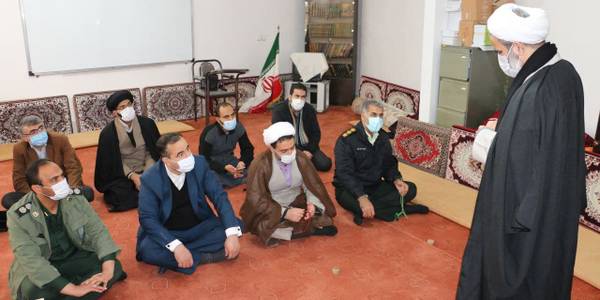 حضور فرماندار و تعدادی از مسئولین در دفتر امام جمعه شهرستان