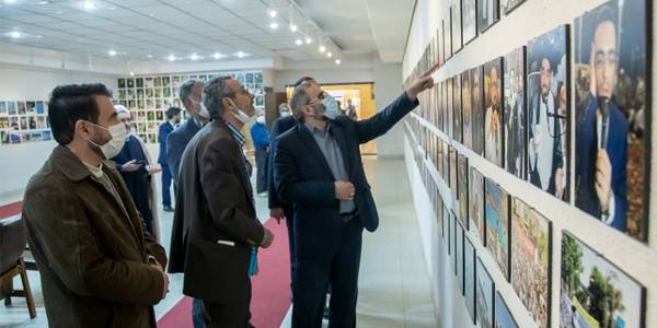 نمایشگاه عکس انقلاب در فرهنگسرای آینه اراک