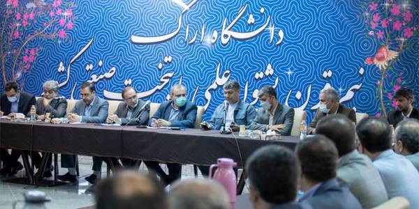 نشست صمیمی استاندار مرکزی با شرکت های دانش بنیان استان