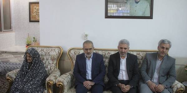 معاون پارلمانی رئیس جمهور با خانواده شهید محمد طاهر لطفی دیدار کرد