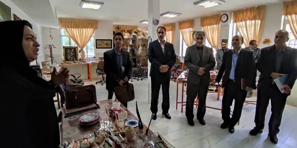 فرماندار و مدیر کل فنی و حرفه ای استان از مرکز آموزش فنی و حرفه ای خواهران خمین بازدید کردند