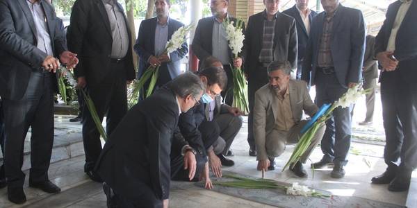 گلباران قبور مطهر شهدای شهرستان خمین با حضور رئیس بنیاد شهید و امور ایثارگران کشور