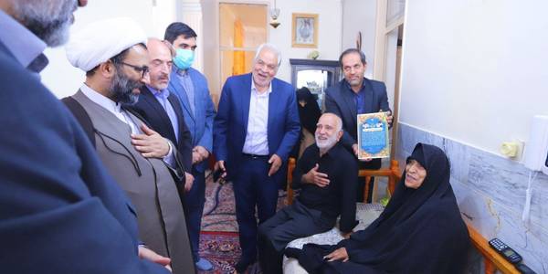 دیدار رئیس سازمان مدیریت بحران کشور با خانواده شهید حسینی
