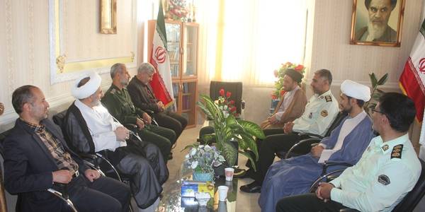 فرماندار و امام جمعه خمین با فرمانده انتظامی شهرستان دیدار کردند