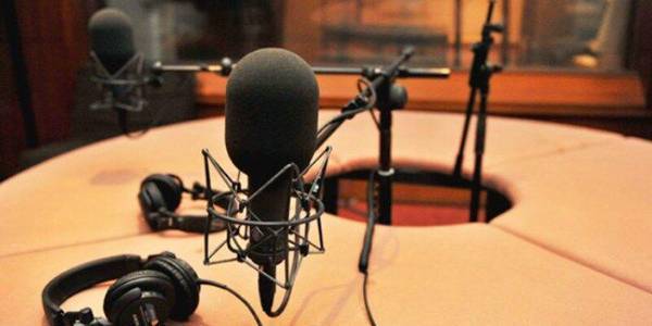 ارتباط مستقیم تلفنی با برنامه رادیو ایران