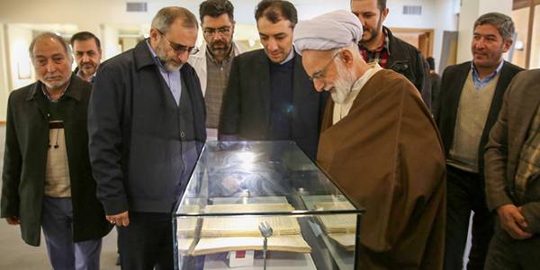 نماینده ولی فقیه در استان و استاندار مرکزی از رویدادهای هفته فرهنگی در خمین بازدید کردند