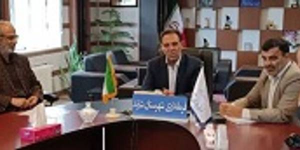 سرپرست فرمانداری با رئیس و اعضای دفتر هیئت نظارت بر انتخابات شهرستان شازند دیدار و گفتگو نمودند .