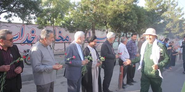 آئین استقبال از کاروان دوی امدادی "عاشقان حسینی ، زائران خمینی " در شهر خمین برگزار شد