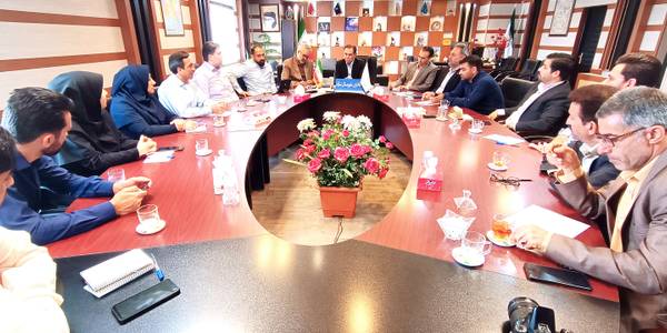 جلسه داخلی کارکنان فرمانداری شهرستان شازند برگزار شد .