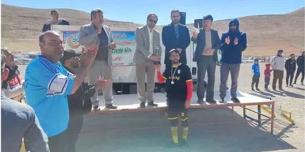 فینال مسابقات فوتبال جام نوروزی بهار قرآن در روستای چهرقان برگزار گردید