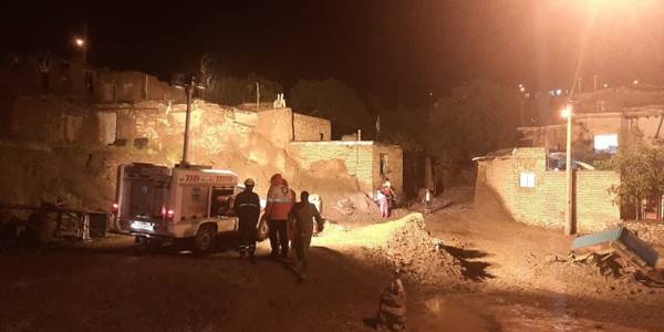 خسارت جزئی سیلاب در فراهان- خدمات‌رسانی فوری ستاد مدیریت بحران در منطقه سیل‌زده
