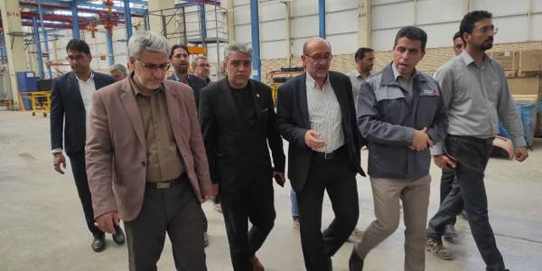 مشاور وزیر صمت در امور ایثارگران از شرکت خودرو سازی شهرستان خمین بازدید کرد
