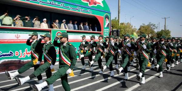 رژه اقتدار نیروهای مسلح استان مرکزی برگزار شد- جمهوری اسلامی با قدرت از امنیت خود دفاع می‌کند