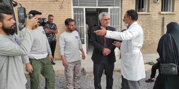 فرماندار از فعالیت تیم های جهادی در روستای خلیل آباد شهرستان خمین بازدید کرد