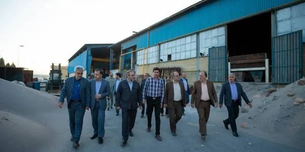 بازدید استاندار مرکزی از واحد تولید شمش‌های فولادی در خمین
