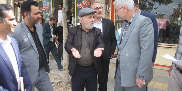 فرماندار از تعدادی از واحدهای نانوا یی سطح شهر خمین بازدید کرد.