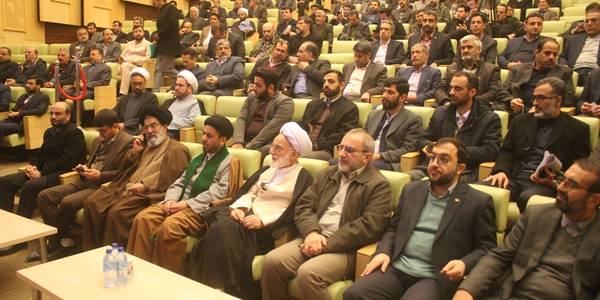 نشست جمعی از مدیران استان با شورای اداری شهرستان خمین برگزار شد