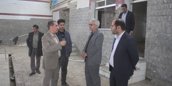 فرماندار از پروژه های استخر ورزشگاه های شهید مطهری و کارگران خمین بازدید کرد