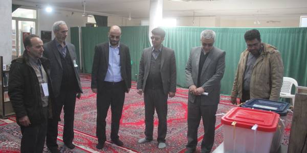 فرماندار و اعضای شورای تامین از تعدادی از شعب اخذ رای شهری و روستایی شهرستان خمین بازدید کردند