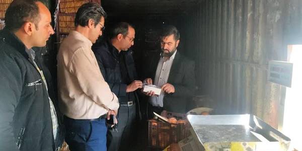بازدید آقازیارتی فرماندار شهرستان فراهان از روند توزیع میوه های نوروزی