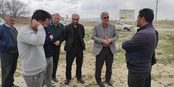 فرماندار ، دادستان و بخشدار مرکزی خمین از خط انتقال آب به روستای جوباده بازدید کردند
