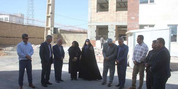 فرماندار و مدیر عامل سازمان انتقال خون استان از ساختمان پایگاه انتقال خون خمین بازدید کردند