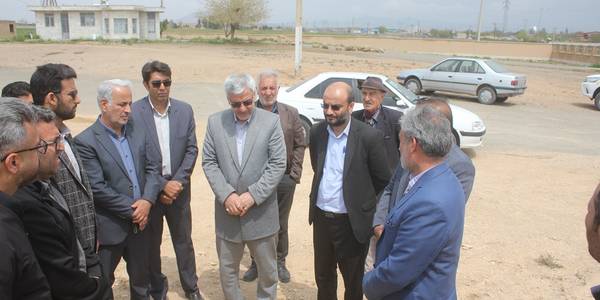 فرماندار و دادستان خمین از محل پارکینگ موقت خودروهای سنگین شهرستان بازدید کردند